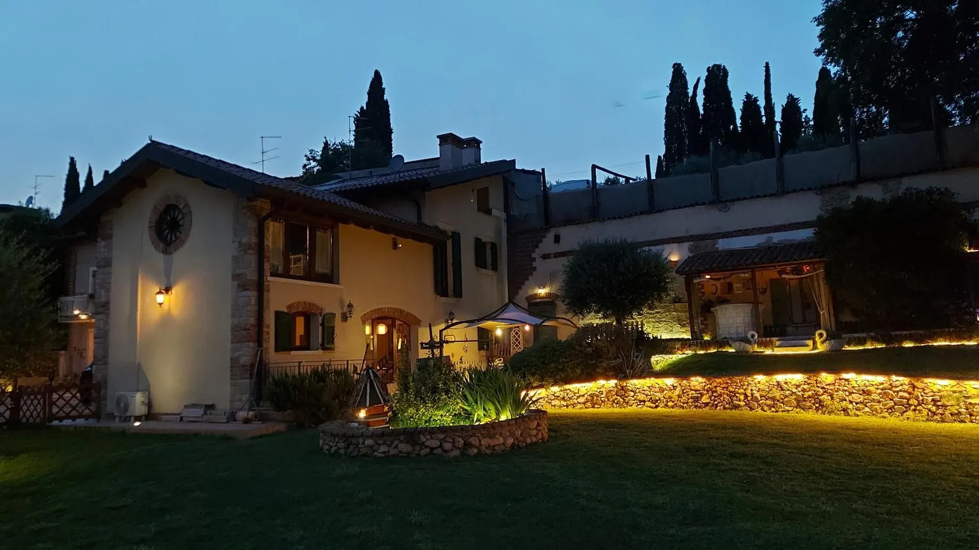 B&B Corte Colli Antichi Sona 0*,